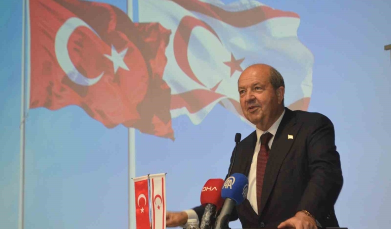 eski-kktc-cumhurbaskani-tatar-ana-vatan-yavru-vatan-mavi-vatan-ve-gok-vatan-anlayisiyla-HdNW1NrH.jpg