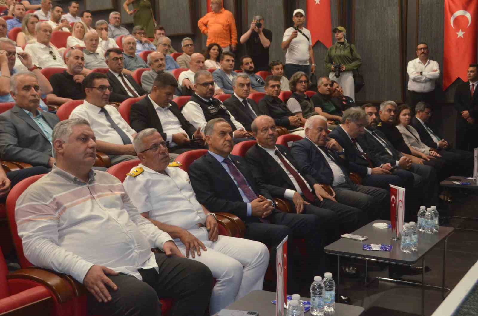 eski kktc cumhurbaskani tatar ana vatan yavru vatan mavi vatan ve gok vatan anlayisiyla