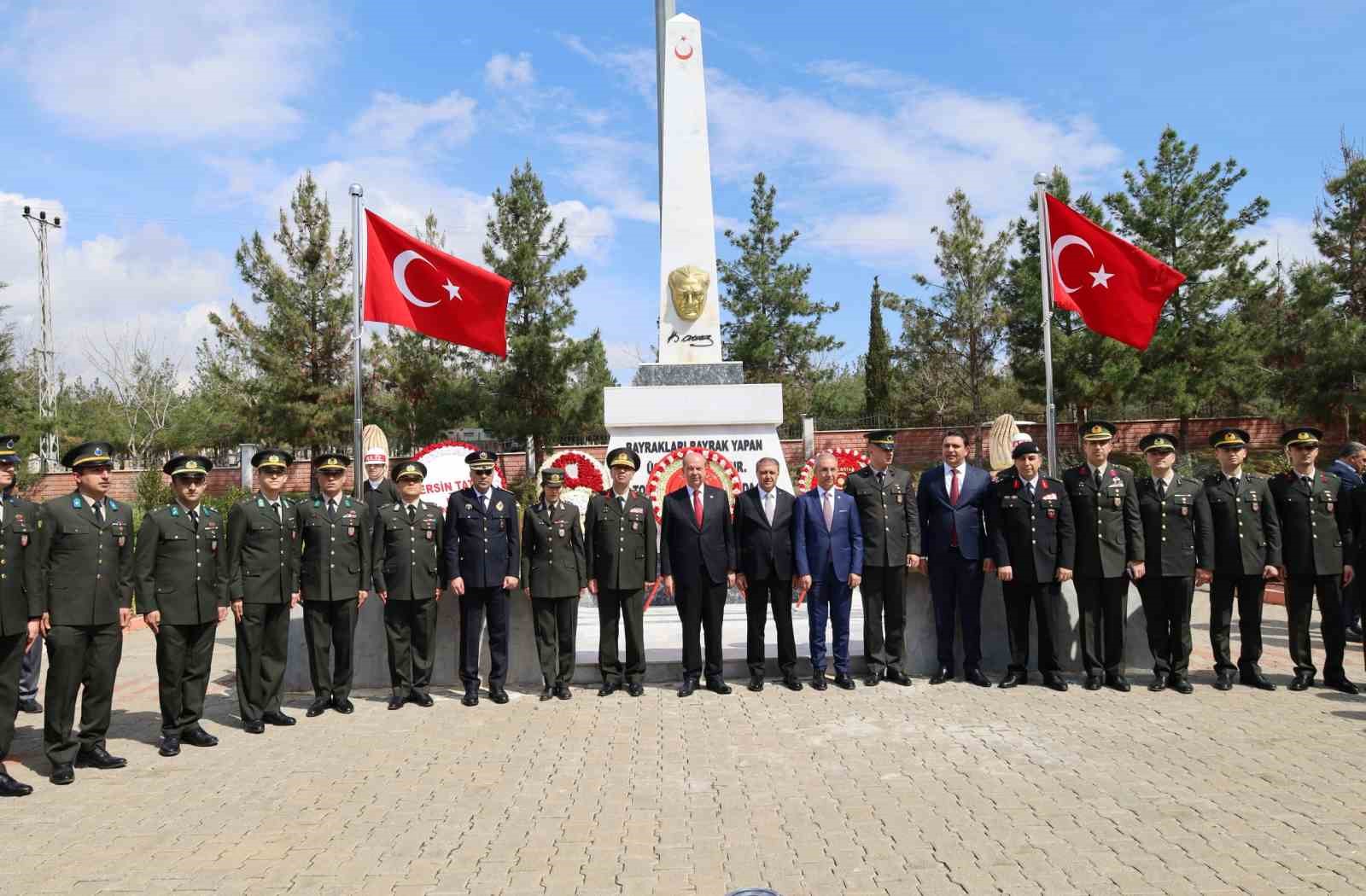 eski kktc cumhurbaskani tatar sanliurfanin kurtulusunun 106 yil donumu torenine katildi 0