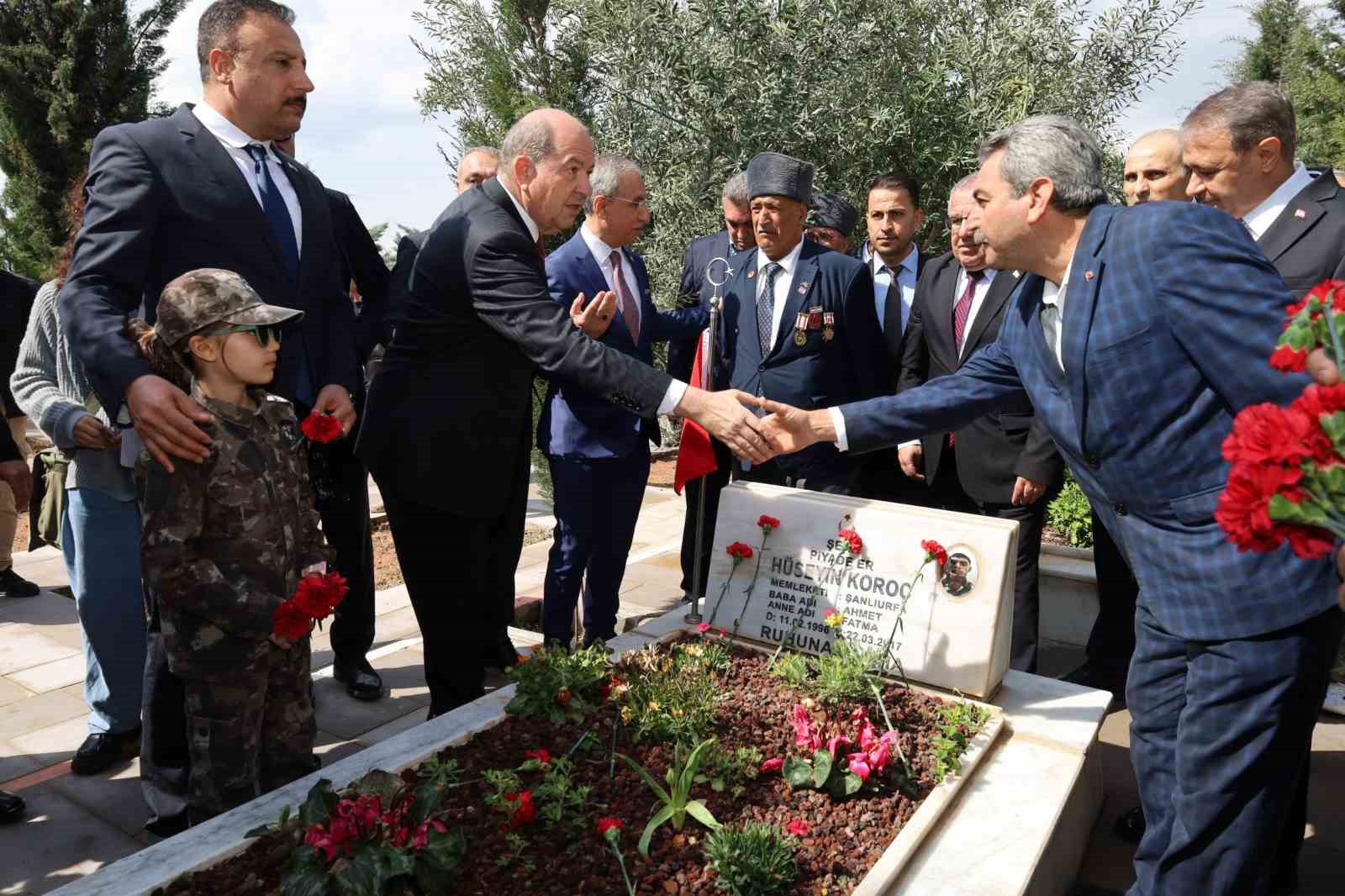 eski kktc cumhurbaskani tatar sanliurfanin kurtulusunun 106 yil donumu torenine katildi 2 bjedwsvK