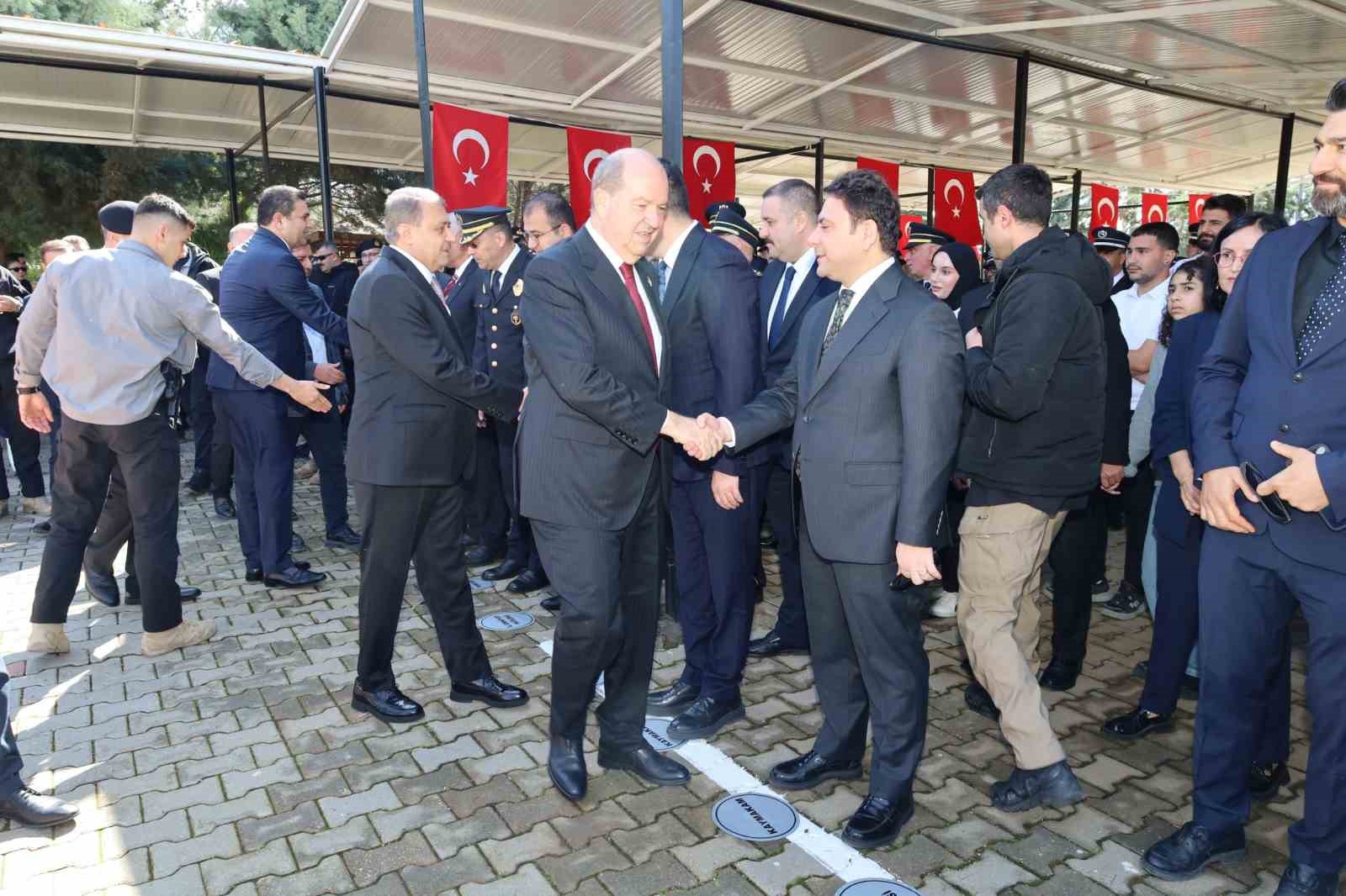 eski kktc cumhurbaskani tatar sanliurfanin kurtulusunun 106 yil donumu torenine katildi 3 8PTbXvSK