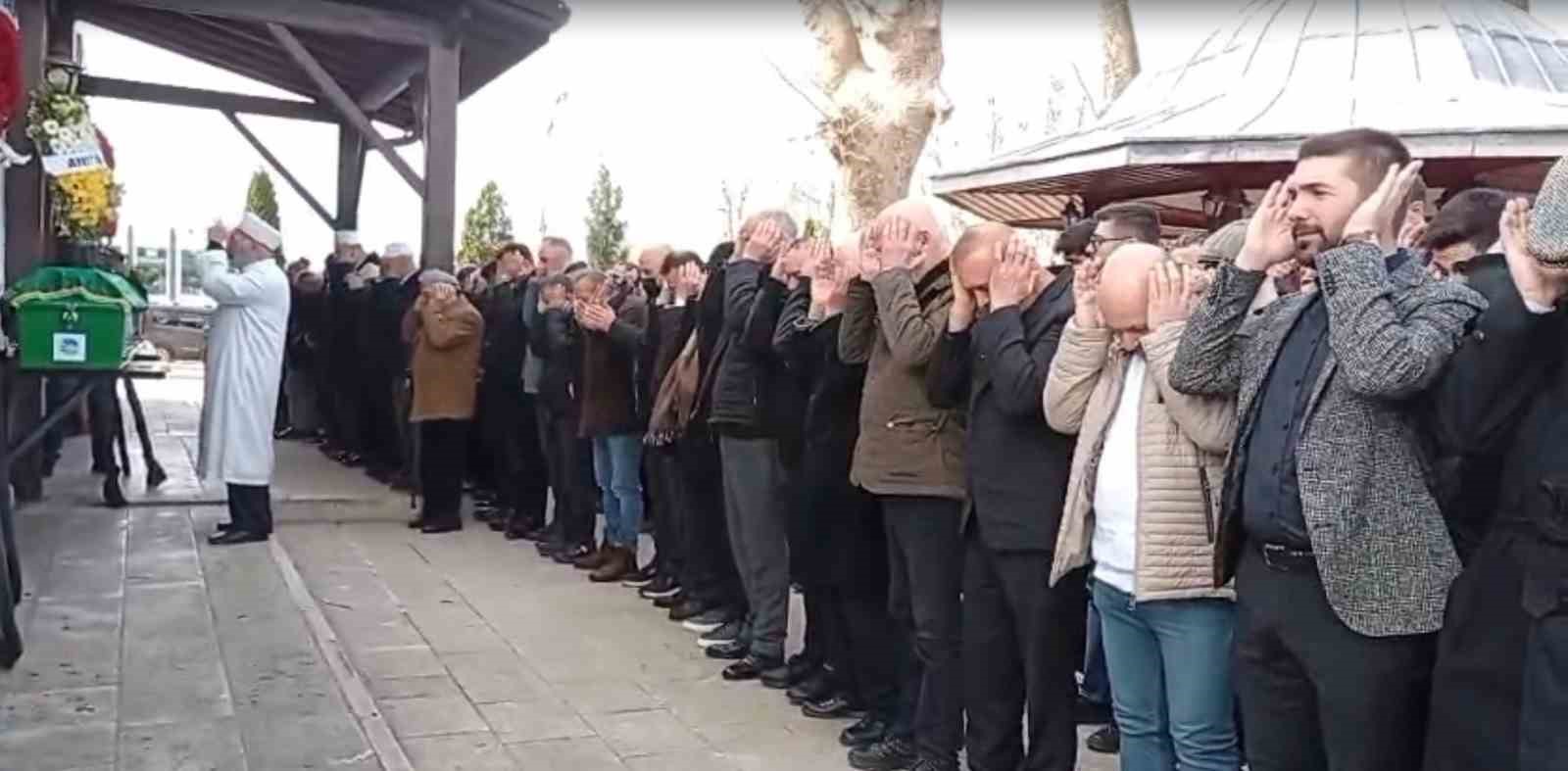 Eski milli futbolcu Tayfur Havutçu’nun vefat eden babası Sakarya’da toprağa verildi 5 eski milli futbolcu tayfur havutcunun vefat eden babasi sakaryada topraga verildi 1 8SgqZA6H