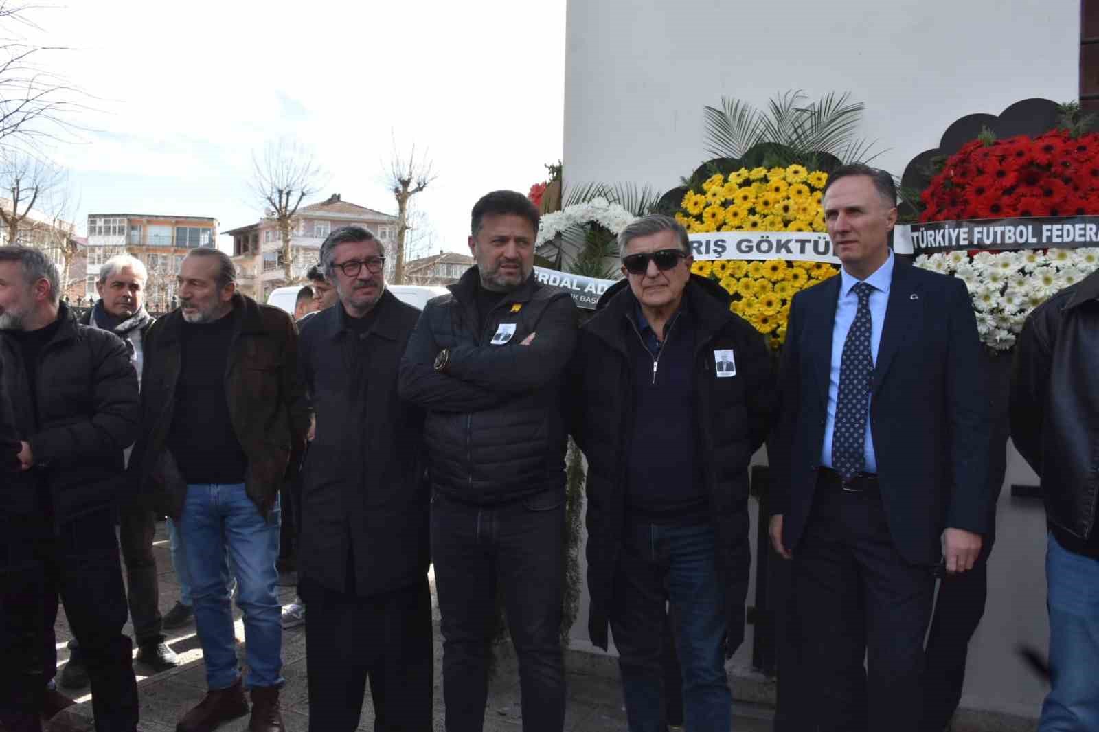 Eski milli futbolcu Tayfur Havutçu’nun vefat eden babası Sakarya’da toprağa verildi 7 eski milli futbolcu tayfur havutcunun vefat eden babasi sakaryada topraga verildi 3 9MakTdCe