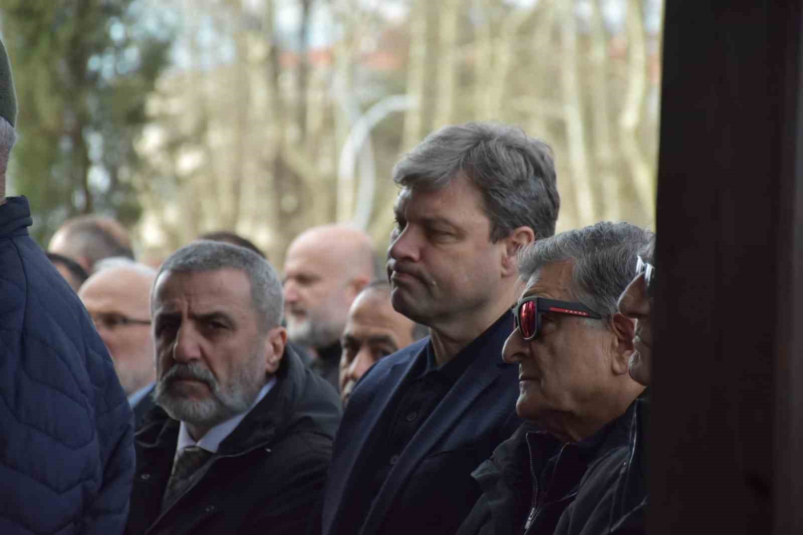 Eski milli futbolcu Tayfur Havutçu’nun vefat eden babası Sakarya’da toprağa verildi 8 eski milli futbolcu tayfur havutcunun vefat eden babasi sakaryada topraga verildi 4 8puJFl4Z