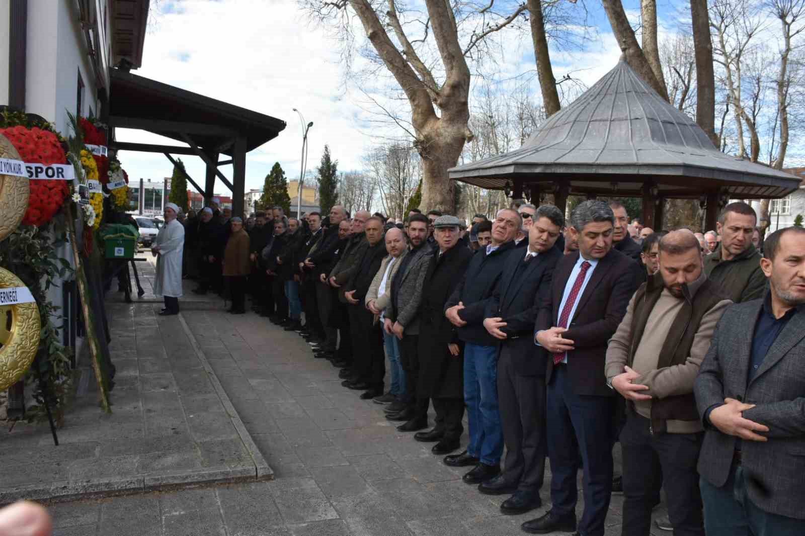 Eski milli futbolcu Tayfur Havutçu’nun vefat eden babası Sakarya’da toprağa verildi 9 eski milli futbolcu tayfur havutcunun vefat eden babasi sakaryada topraga verildi 5 bHsf4zci