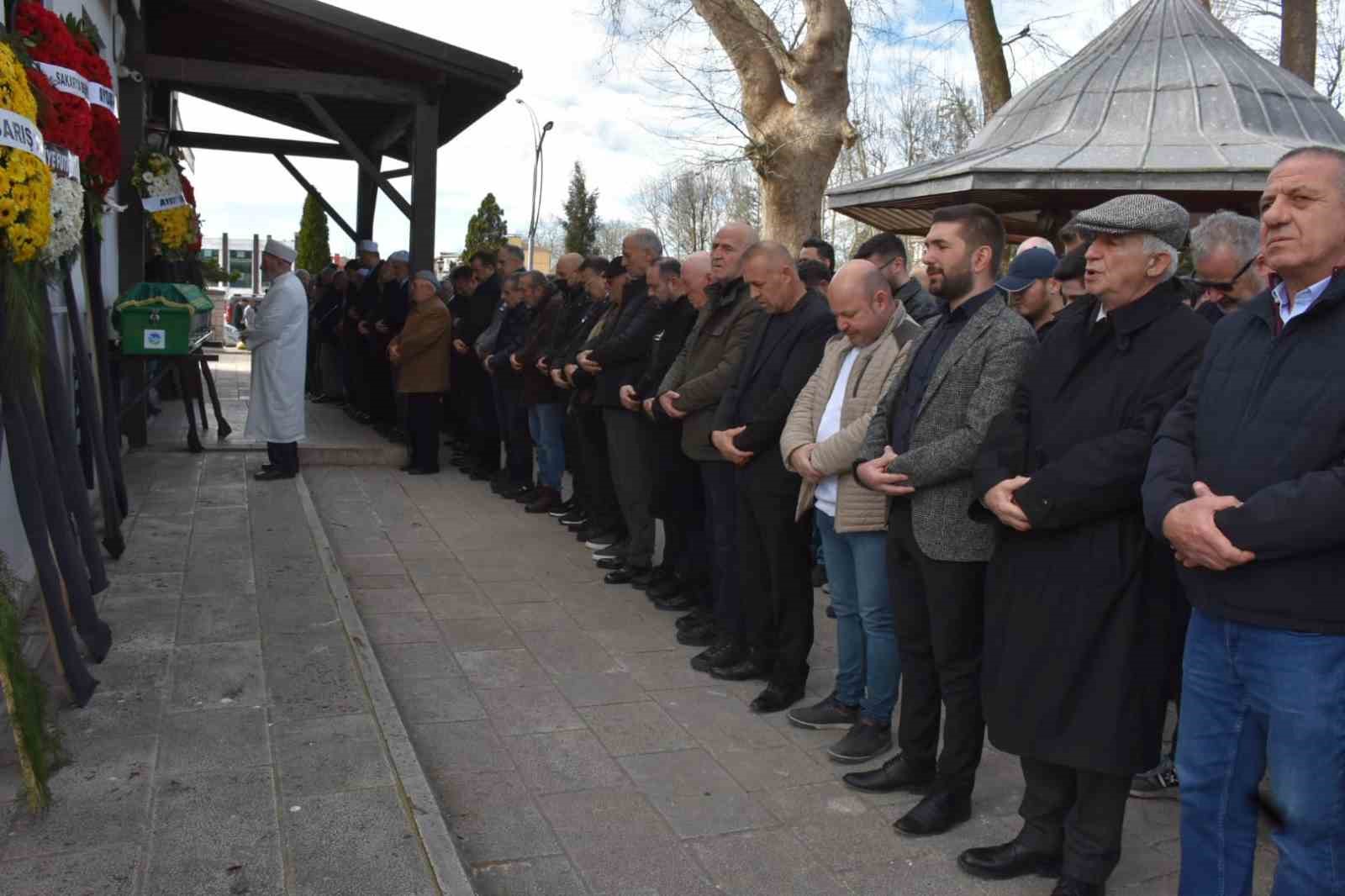 Eski milli futbolcu Tayfur Havutçu’nun vefat eden babası Sakarya’da toprağa verildi 12 eski milli futbolcu tayfur havutcunun vefat eden babasi sakaryada topraga verildi 8 U4VDLWfA