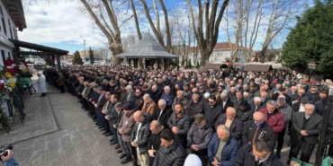 eski-milli-futbolcu-tayfur-havutcunun-vefat-eden-babasi-sakaryada-topraga-verildi-lcTOwAuQ.jpg