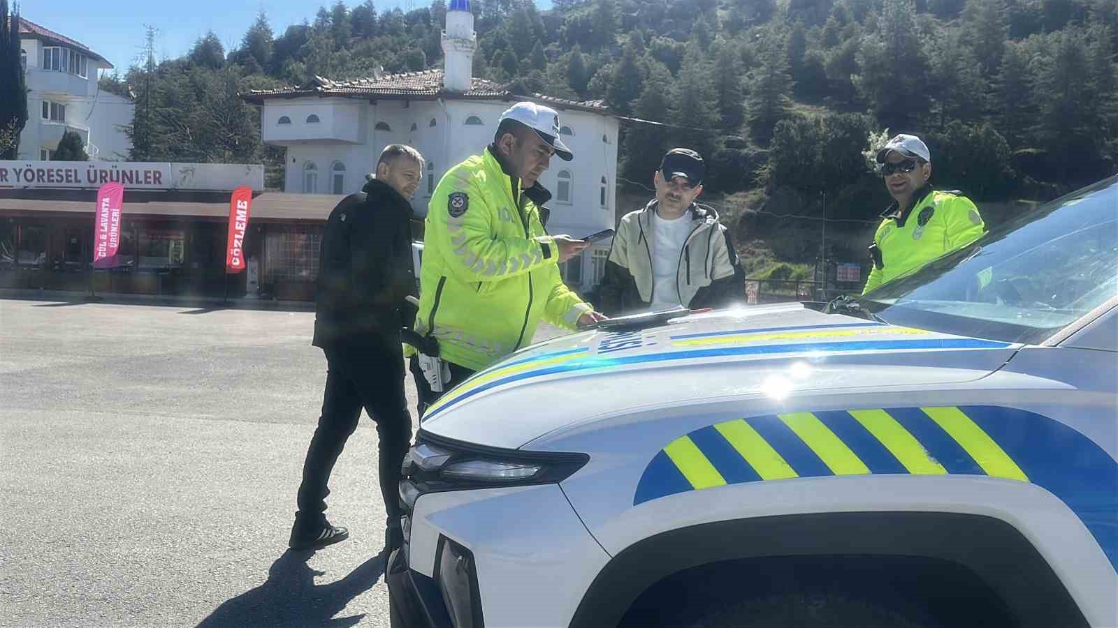 eski plakasini kamyonetine takti 140 bin lira cezadan kacamadi 1 68gVivj2
