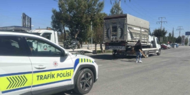 eski-plakasini-kamyonetine-takti-140-bin-lira-cezadan-kacamadi-fUGtgbRX.jpg