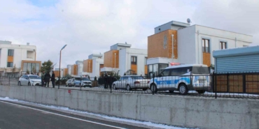 eski-ve-yeni-erkek-arkadaslar-arasinda-bicakli-kavga-1-yarali-vqTeZKrH.jpg