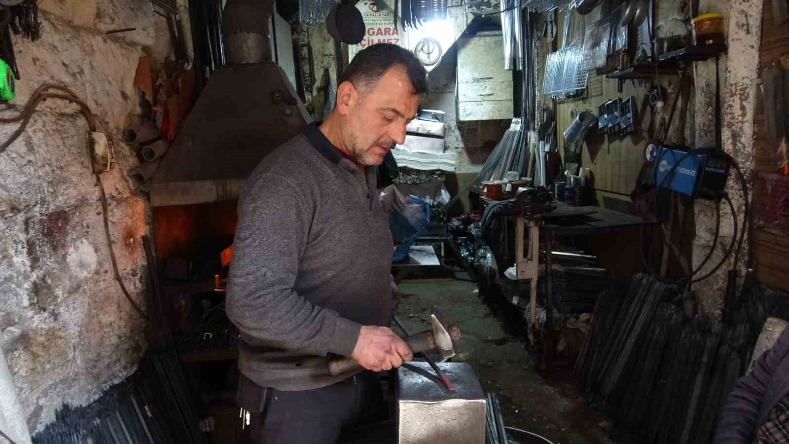 eski yontemlerle urettigi kebap sislerini 15 ulkeye ihrac ediyor 3 ZDvyW6GH