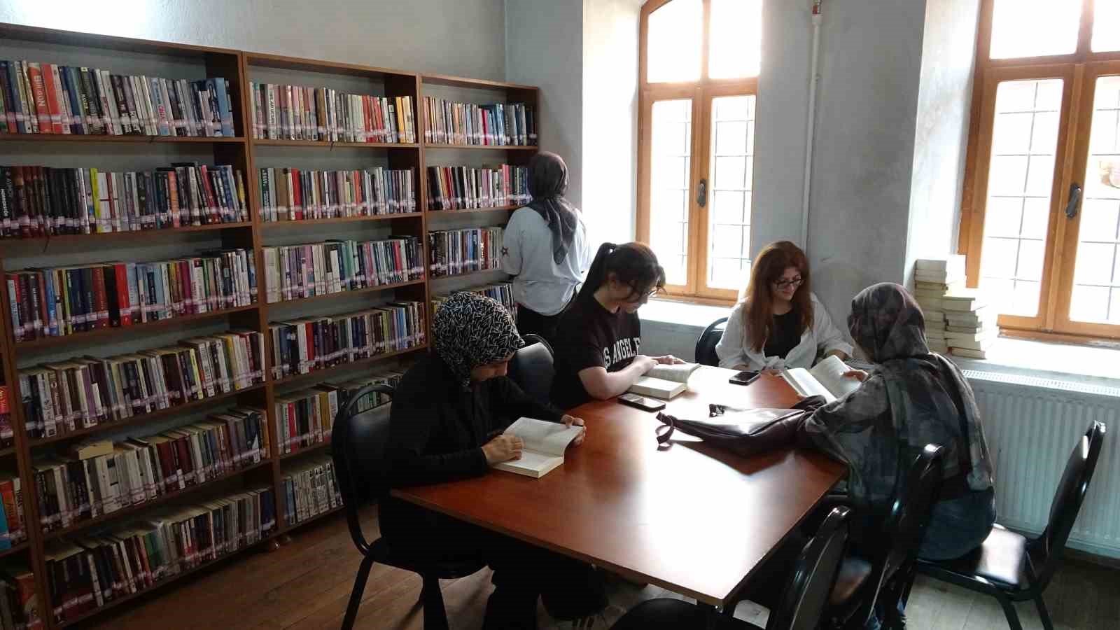 eskiden cezaeviydi simdi ise 36 bin kitaplik bir bilgi yuvasi 5 LKDj2kJK