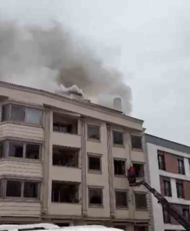 eskiden-otel-olarak-kullanilan-binada-cikan-yangin-korkuttu-L7N12aup.jpg