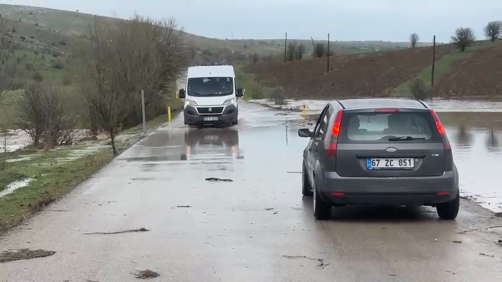 eskipazarda dolu ve saganak etkili oldu dere tasti 2 IdK4Z2r6