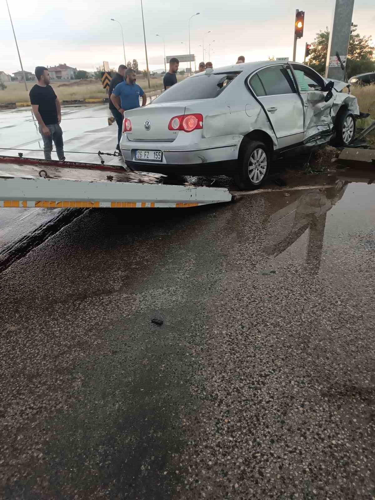 eskisehir afyonkarahisar yolunda feci kaza 2si agir 4 yarali 2 lPRg5Sh9