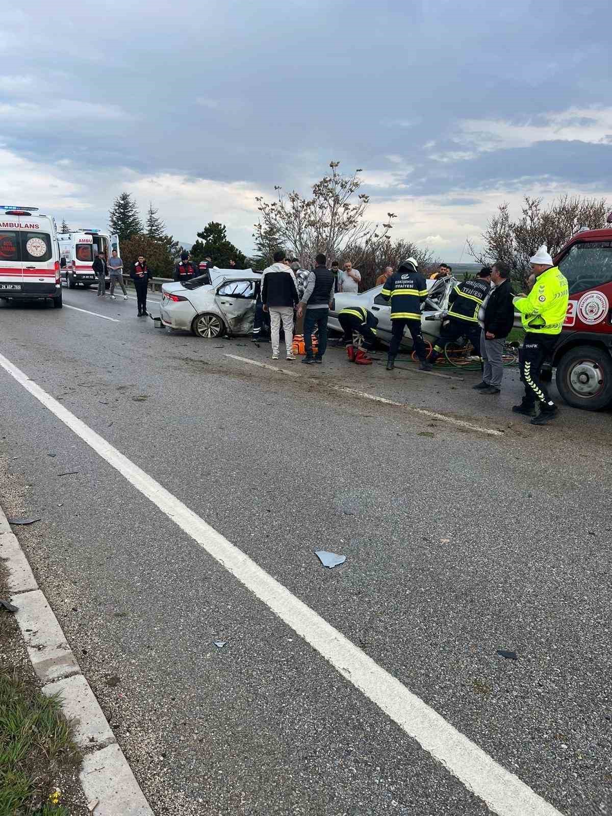 eskisehir ankara yolunda feci kaza 4 olu 2 yarali 3 89smXB8q