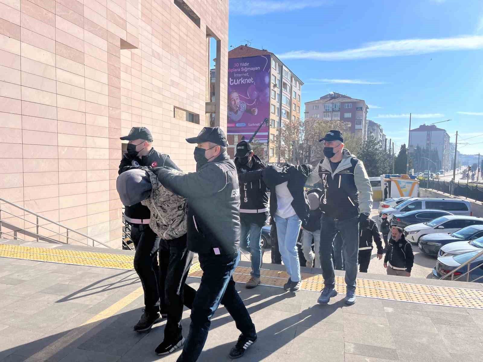 Eskişehir merkezli 6 ilde uyuşturucu operasyonunda 14 tutklama 4 eskisehir merkezli 6 ilde uyusturucu operasyonunda 14 tutklama 0 5IHwrFI4