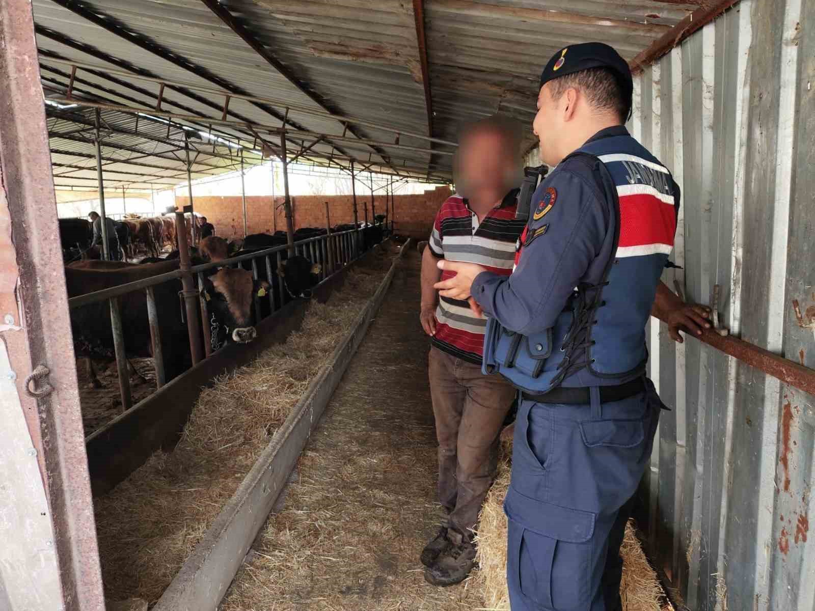 eskisehirde 1 milyon 940 bin tl sahte parayla 22 adet buyukbas satin alan supheliler BNZBHg3N