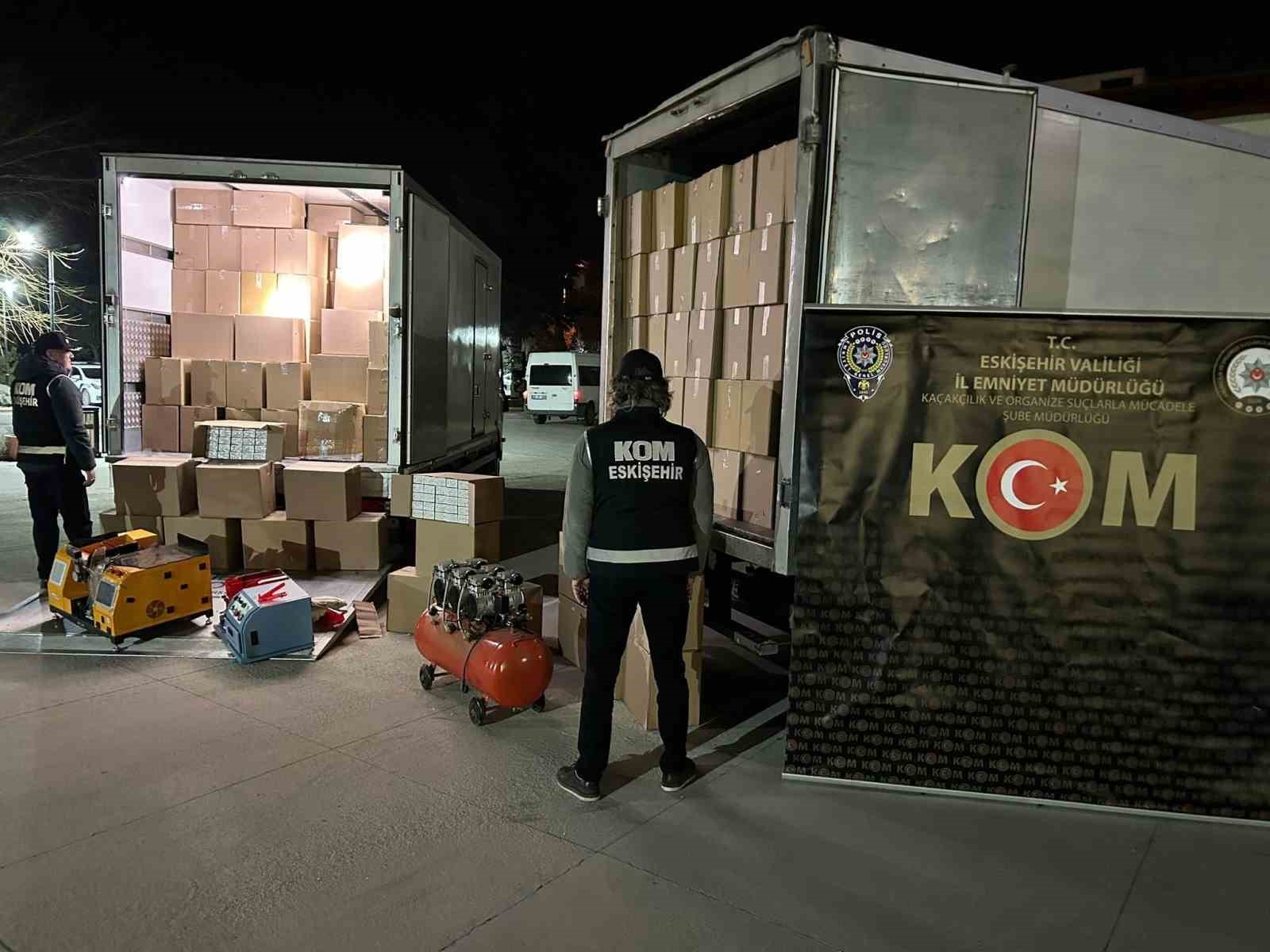 eskisehirde 5 milyon 800 bin makaron ve kilolarca kacak tutun ele gecirildi 0 53nfC94w