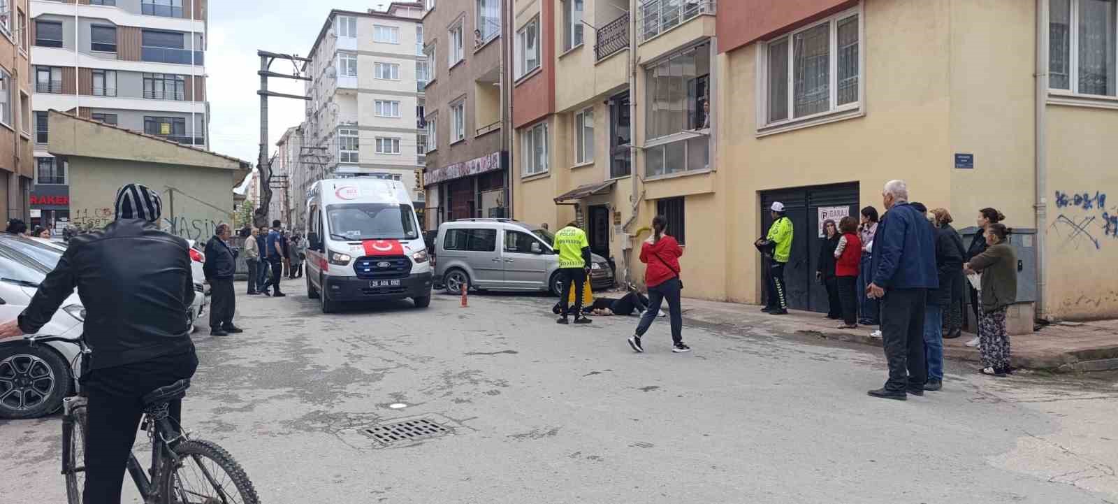 eskisehirde arac yayalara carpti 2si agir 3 yarali 0 Y8uKzjbQ
