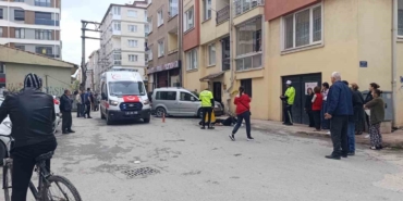 eskisehirde-arac-yayalara-carpti-2si-agir-3-yarali-EwhQZUih.jpg