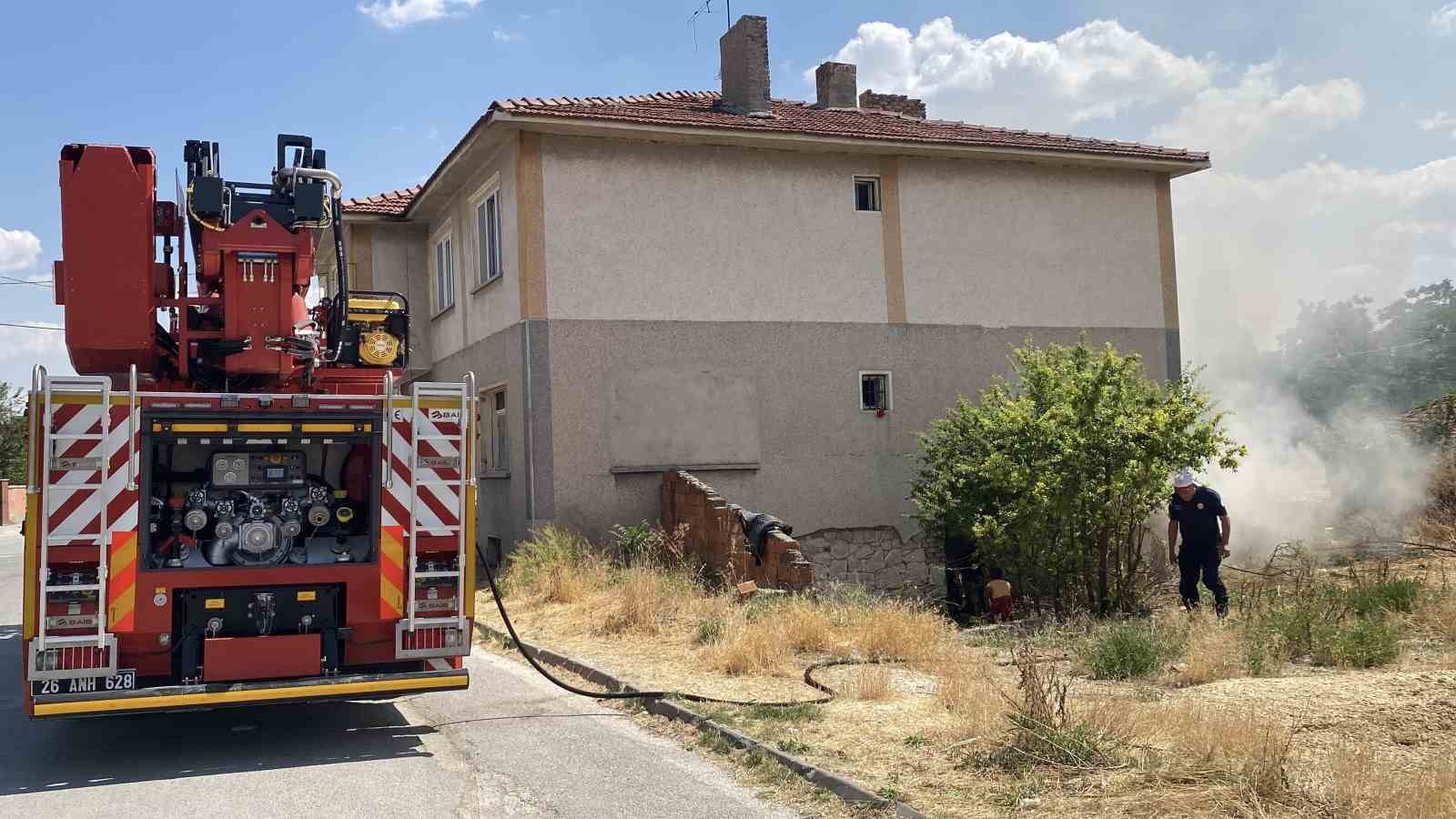 Eskişehir’de bir mahallede aynı anda iki yangın 7 eskisehirde bir mahallede ayni anda iki yangin 3 ZNIGHw8T