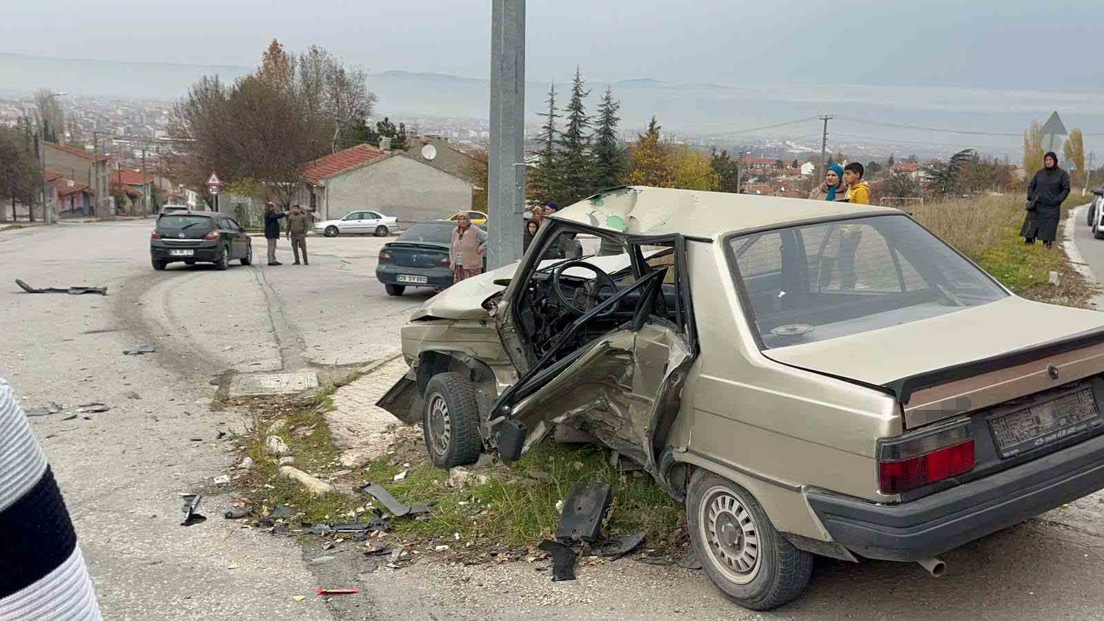 eskisehirde feci kaza 2 agir yarali 2 PUjIjaAr