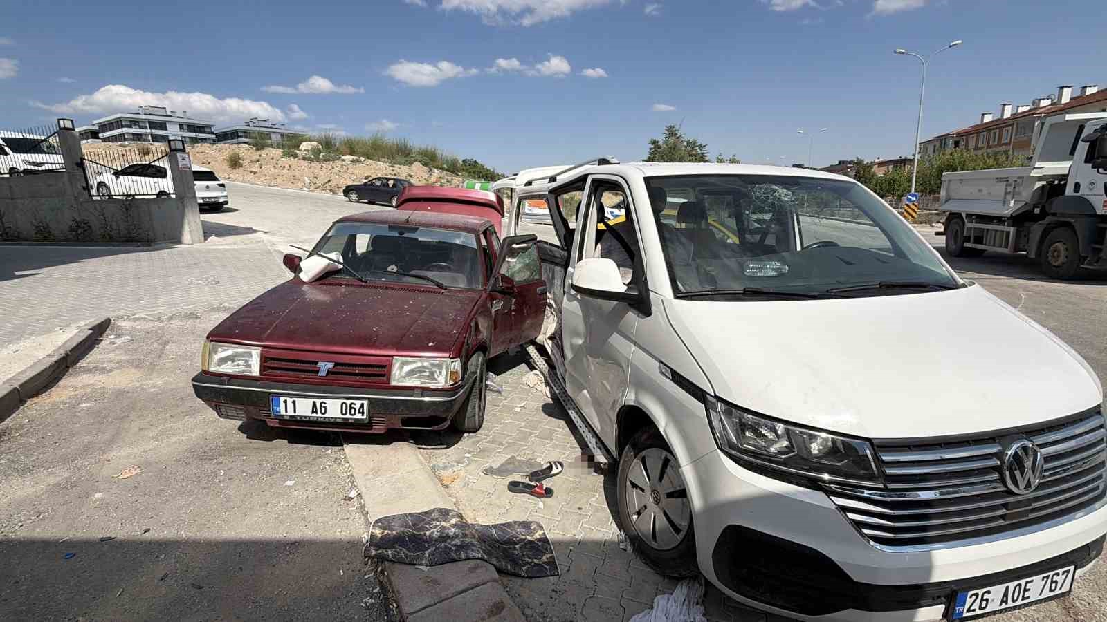 eskisehirde kaza sonrasi taraflar arasinda kavga cikti 7 kisi yaralandi 0 B6lMEAzn