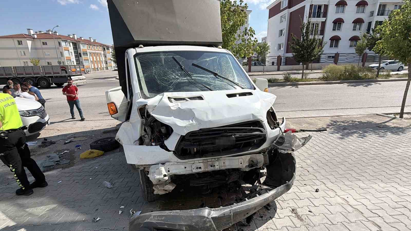 eskisehirde kaza sonrasi taraflar arasinda kavga cikti 7 kisi yaralandi 1 gTiUUvgv