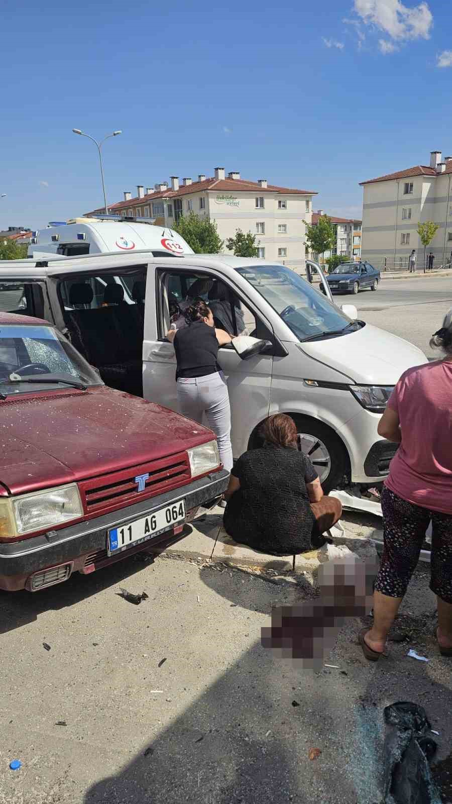 eskisehirde kaza sonrasi taraflar arasinda kavga cikti 7 kisi yaralandi 4 MgzMRWIB