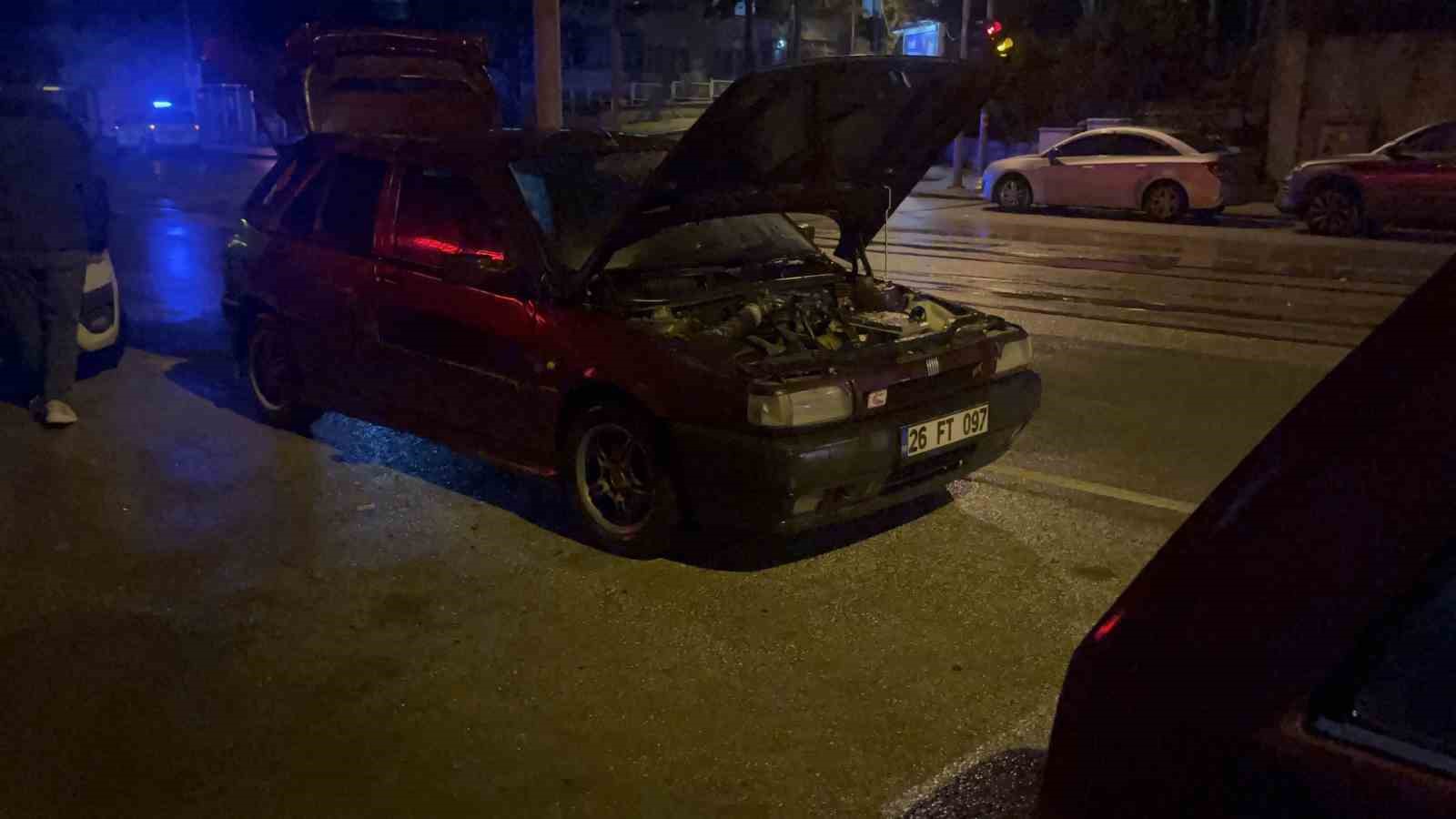 eskisehirde motor kismi yanan arac kullanilamaz hale geldi 1 Pkzf5C2H