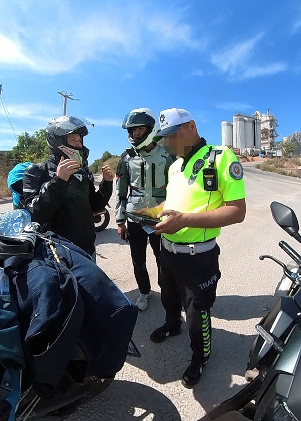 eskisehirde motosikletini baglayan polis ile antalyada karsilasan surucu fotograf cektirdi 2 2OdhQNdp