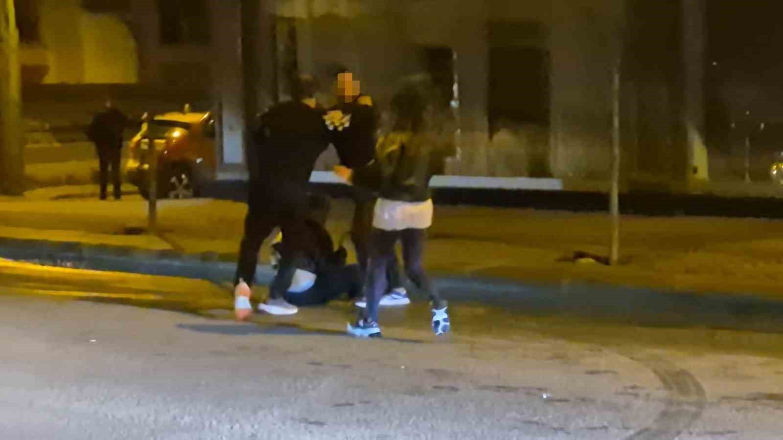 eskisehirde olayli gece cadde ortasindaki kavga kamerada 1 aU4J8YV7