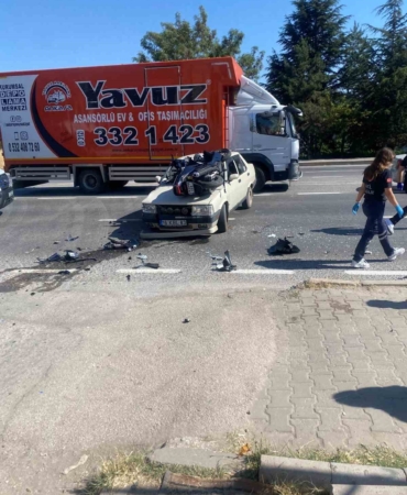 eskisehirde-otomobil-ile-motosiklet-carpisti-3-yarali-UFJaErcI.jpg