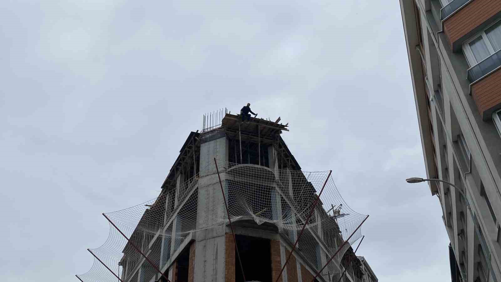 Eskişehir’de panik anları: İnşaatın 8’inci katından atlamaya çalıştı 4 eskisehirde panik anlari insaatin 8inci katindan atlamaya calisti 0 bfbDYXCF