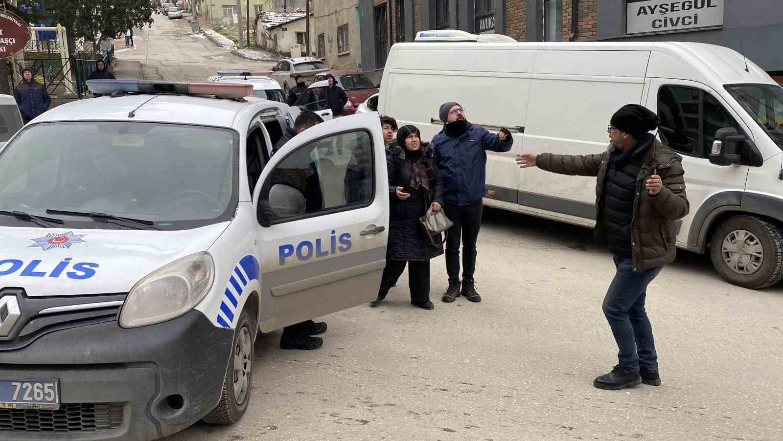 Eskişehir’de panik anları: İnşaatın 8’inci katından atlamaya çalıştı 6 eskisehirde panik anlari insaatin 8inci katindan atlamaya calisti 2 G8ONVe8m