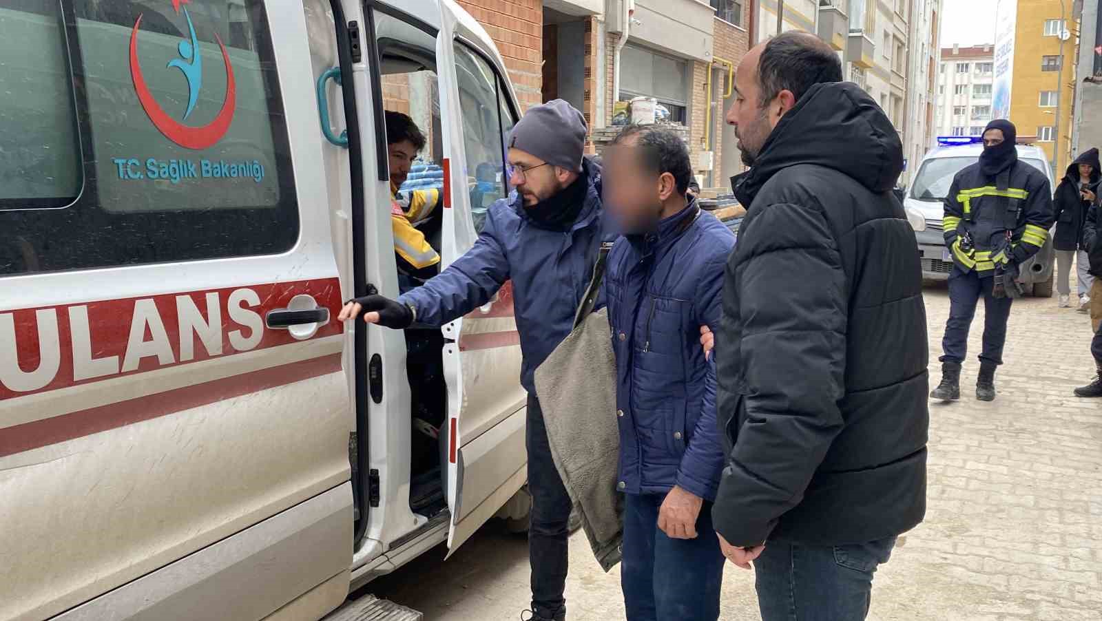 Eskişehir’de panik anları: İnşaatın 8’inci katından atlamaya çalıştı 7 eskisehirde panik anlari insaatin 8inci katindan atlamaya calisti 3