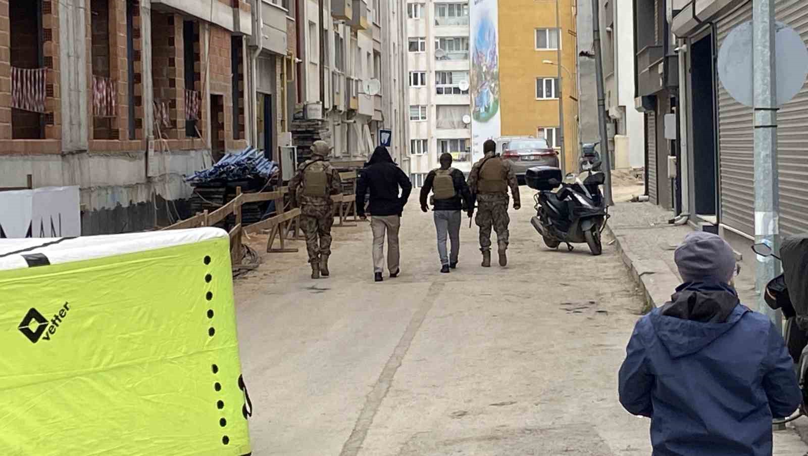 Eskişehir’de panik anları: İnşaatın 8’inci katından atlamaya çalıştı 10 eskisehirde panik anlari insaatin 8inci katindan atlamaya calisti 6 gyBLZ4QF