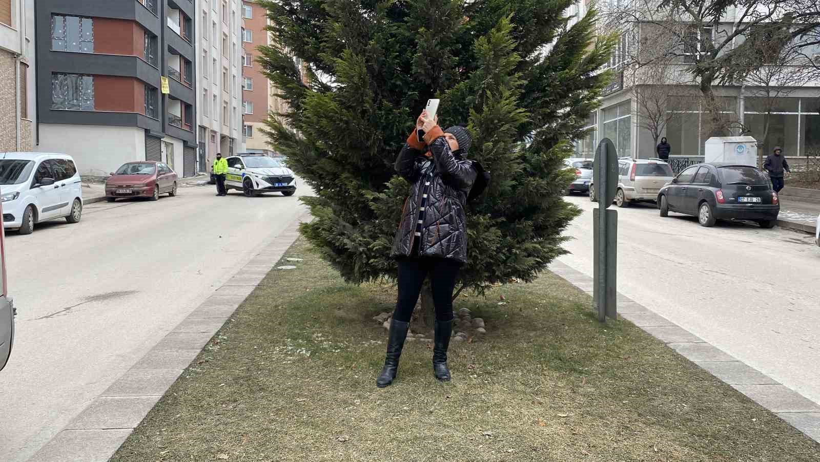 Eskişehir’de panik anları: İnşaatın 8’inci katından atlamaya çalıştı 13 eskisehirde panik anlari insaatin 8inci katindan atlamaya calisti 9 GhEumK51