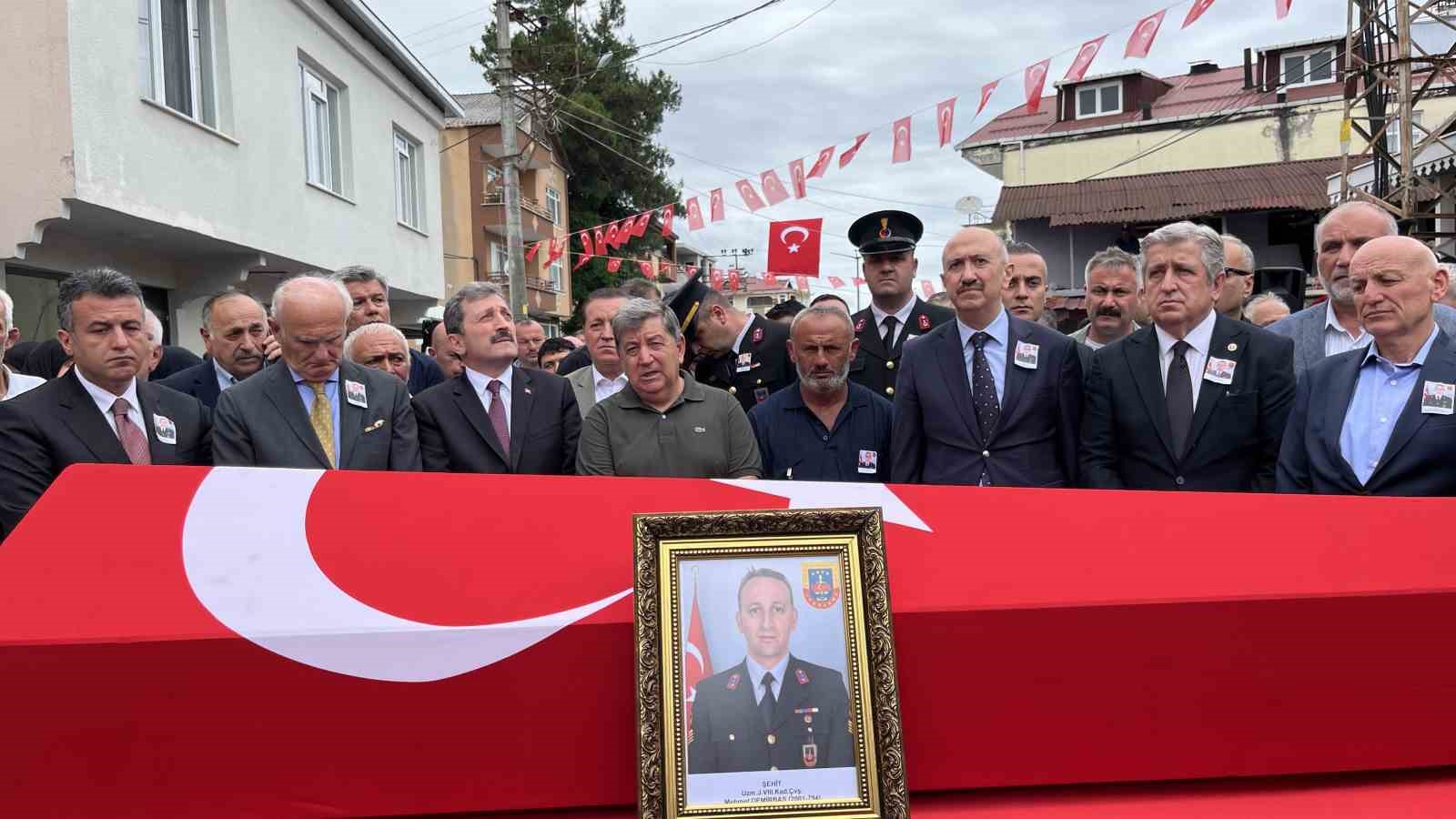 Eskişehir’de şehit olan uzman çavuş Samsun’da toprağa verildi 4 eskisehirde sehit olan uzman cavus samsunda topraga verildi 0 54gDshQv