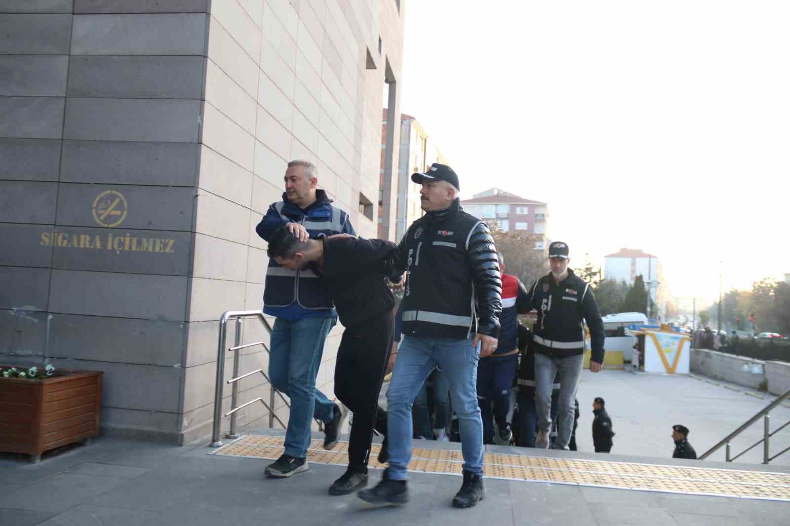 Eskişehir’de silahlı organize suç örgütüne yönelik operasyon 6 eskisehirde silahli organize suc orgutune yonelik operasyon 2 D21HUFHa