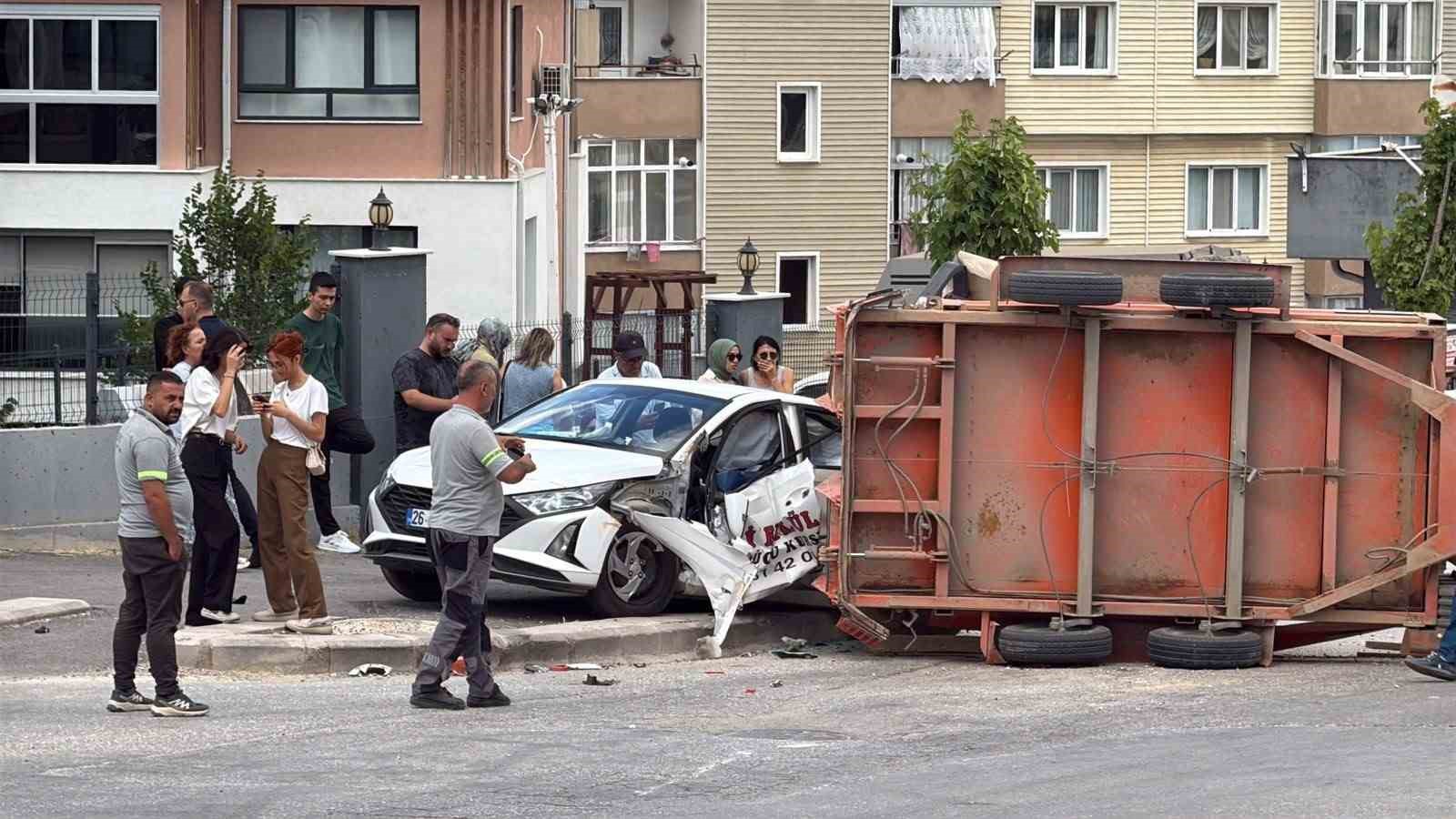 eskisehirde silindir yuklu romork surucu adayi aracini ezdi 2 yarali 5 c8qKM1j3