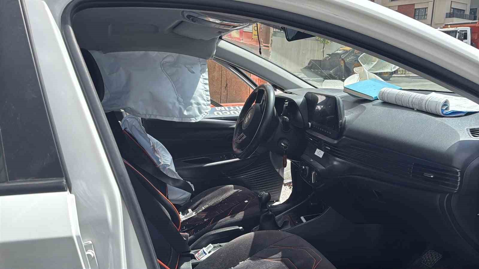 eskisehirde silindir yuklu romork surucu adayi aracini ezdi 2 yarali 6