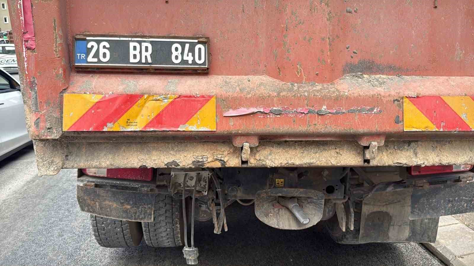 eskisehirde silindir yuklu romork surucu adayi aracini ezdi 2 yarali 7