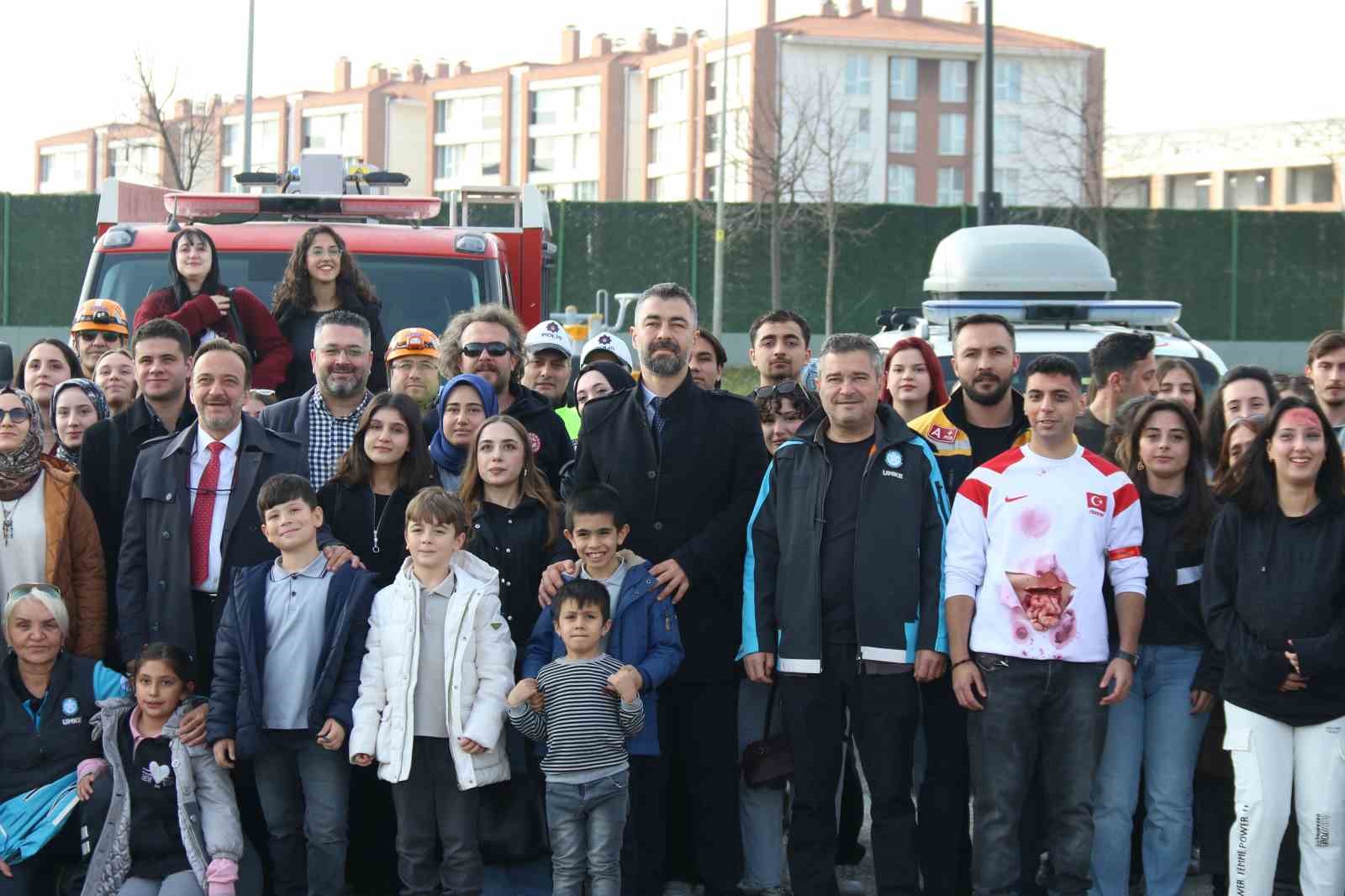 eskisehirde toplam 26 personel ve 9 aracla gercekci kaza tatbikati 11 WKCnFIXw