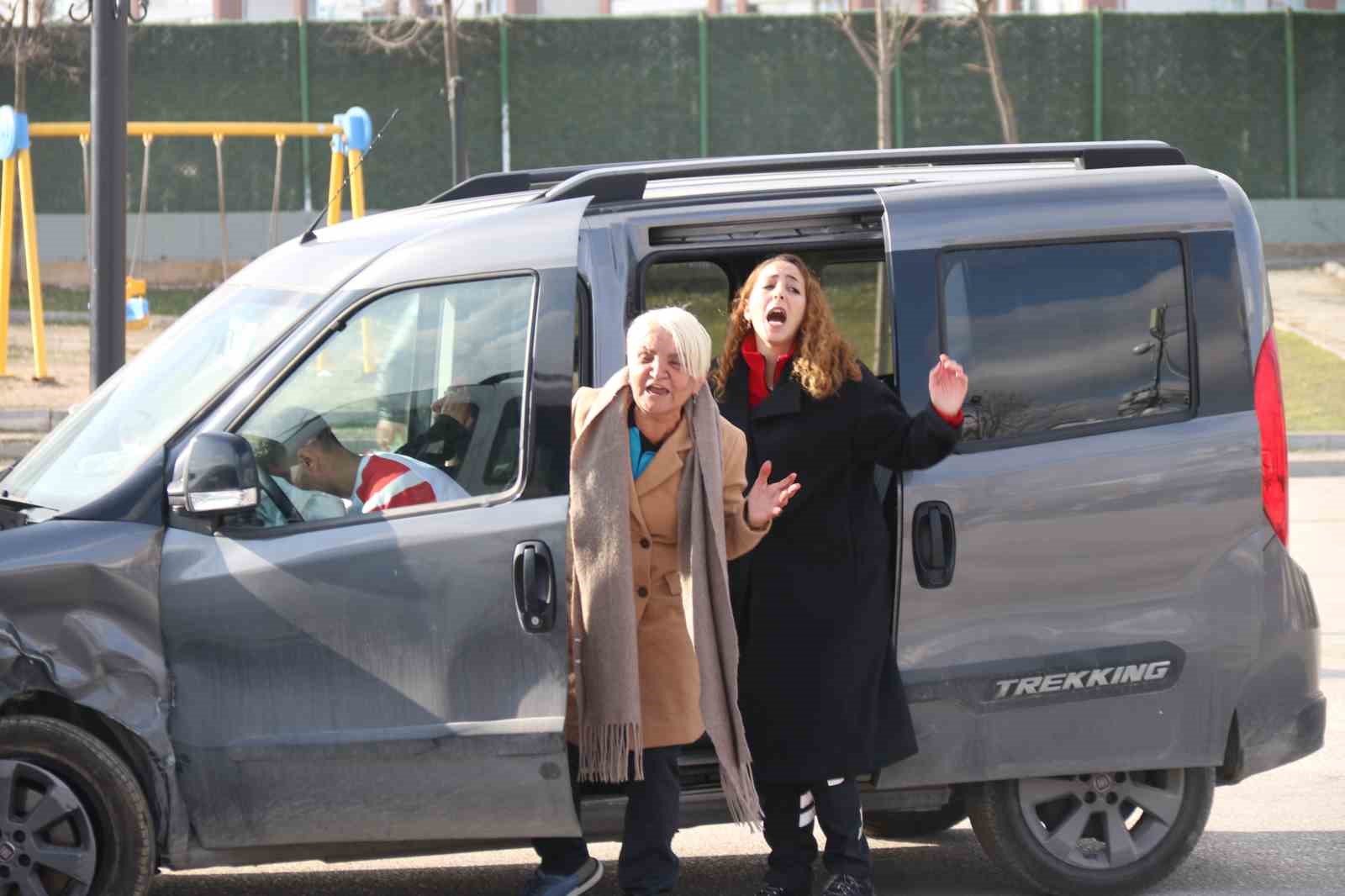 eskisehirde toplam 26 personel ve 9 aracla gercekci kaza tatbikati 3