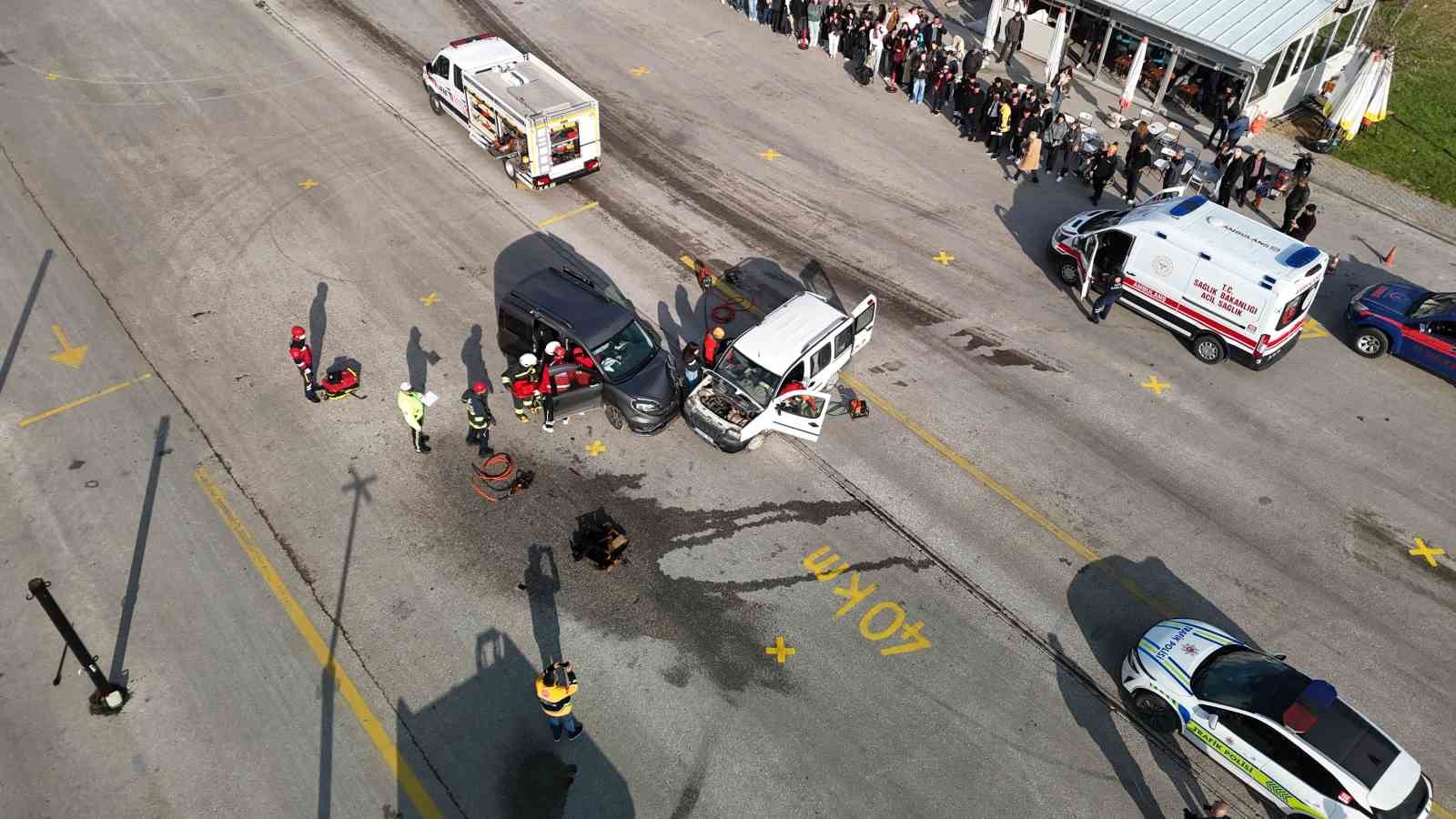 eskisehirde toplam 26 personel ve 9 aracla gercekci kaza tatbikati 4 3Lu16nKq