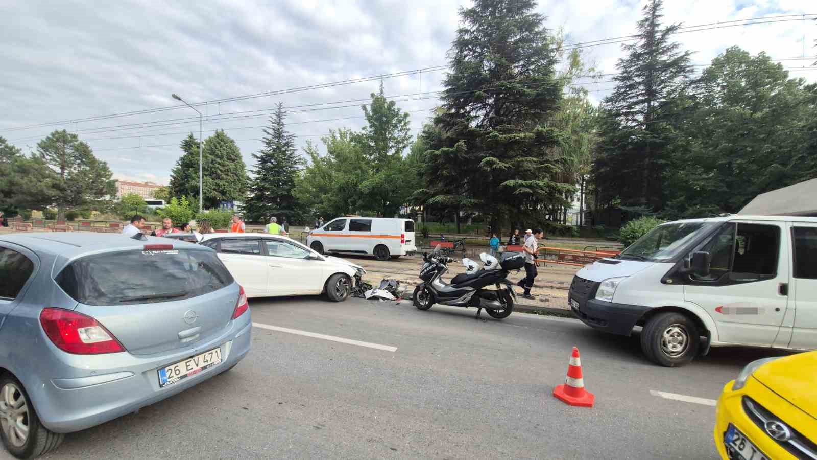 Eskişehir’de trafik kazası: Anne ve 4 yaşındaki kızı yaralandı 5 eskisehirde trafik kazasi anne ve 4 yasindaki kizi yaralandi 1