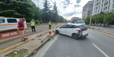 eskisehirde-trafik-kazasi-anne-ve-4-yasindaki-kizi-yaralandi-E72deW19.jpg