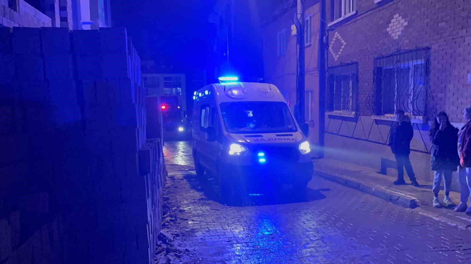 eskisehirde ucuncu kattan dusen sahis agir yaralandi 1 Uwp9rw5G